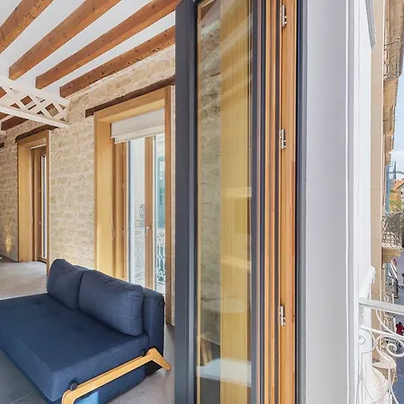 Tandem Portico Apartment