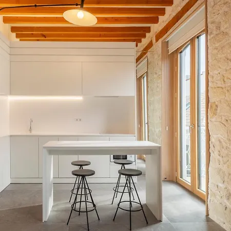 Tandem Portico Apartment *